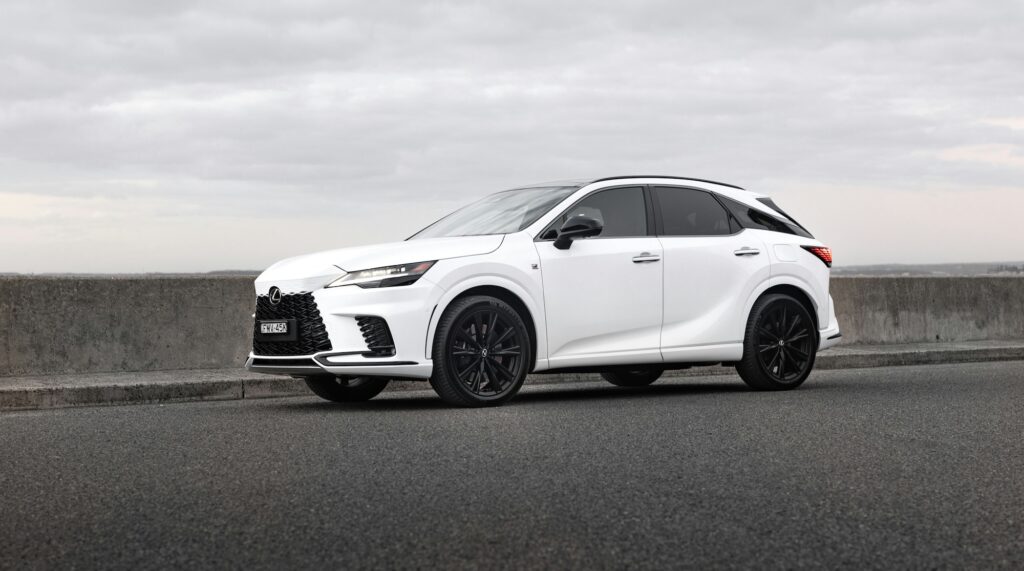 Lexus RX 450h+ 配備米其林輪胎