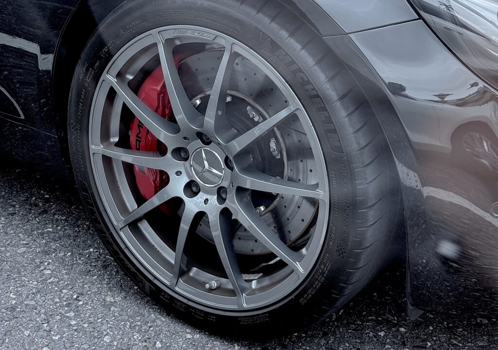 配備於 Mercedes AMG GT S 的 Pilot Sport 4S