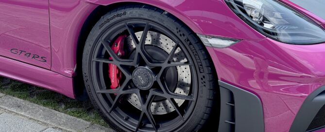 配備於 Porsche GT4 RS 的 Pilot Sport CUP 2