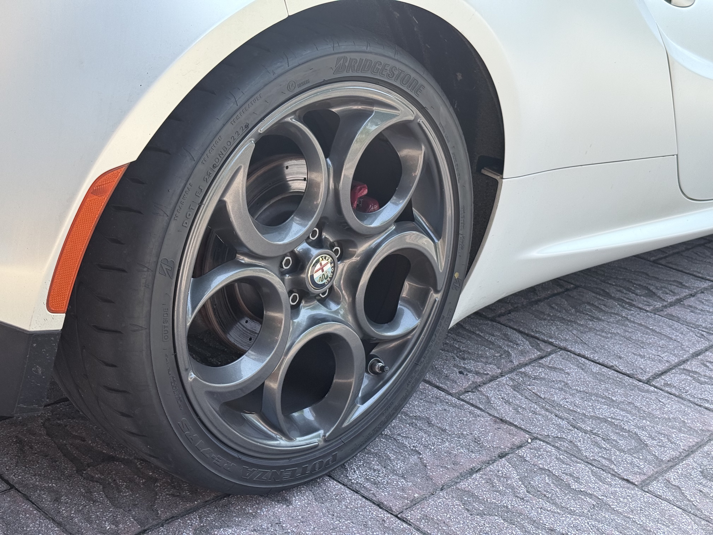 Alfa Romeo 4C 搭載 Poteza Sport RE71RS