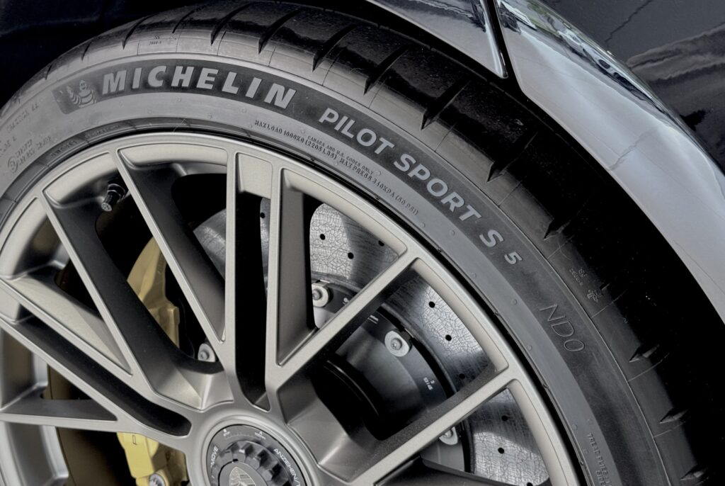 配備於 Porsche Panamera 的ND0 Pilot Sport S 5