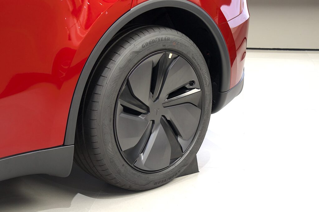 Tesla Model Y GoodYear 原廠配胎