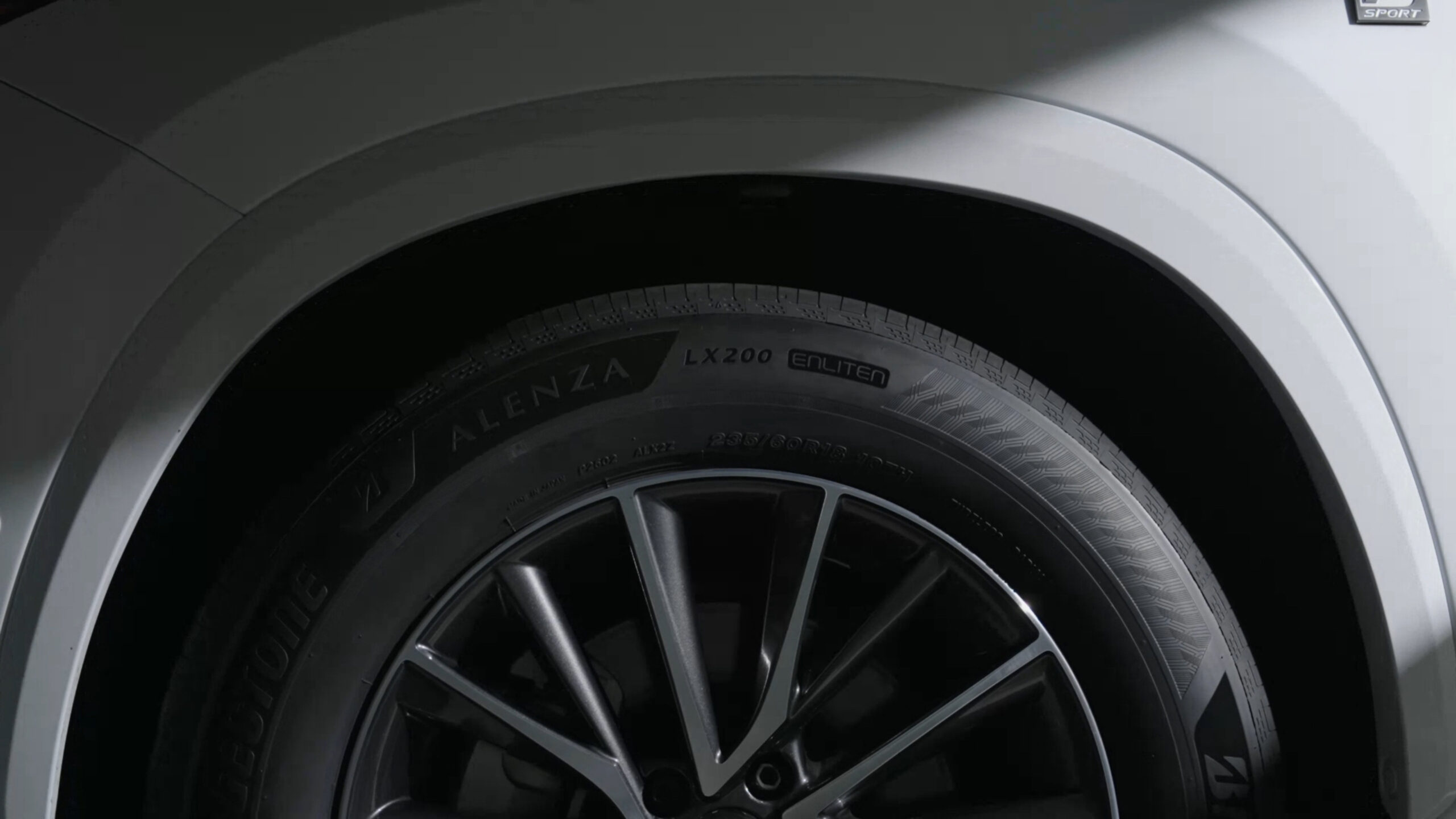 Bridgestone Alenza LX200